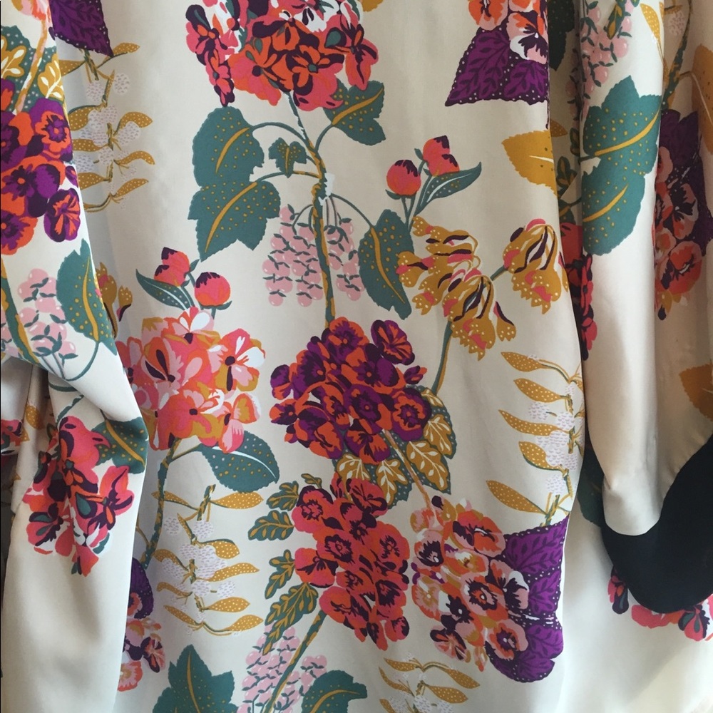 H&M conscious collection floral kimono! - Picture 6 of 7